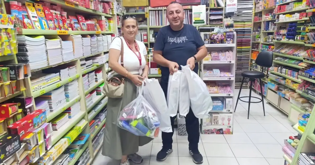 Çınarcık'ta ihtiyaç sahibi öğrencilere kırtasiye desteği