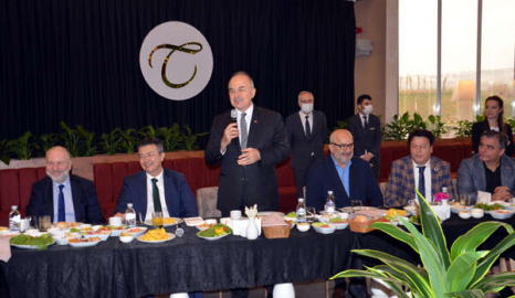 Vali Erol’dan gazetecilere kutlama kahvaltısı