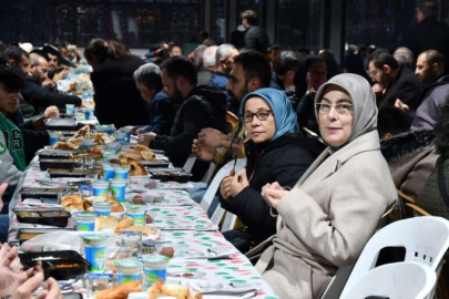 AK Parti Altınova, iftarda buluştu