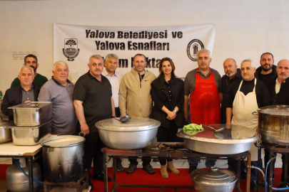 BAŞKAN TUTUK  MARAŞ’TA KENDİ ELİYLE  İFTAR YEMEĞİ  DAĞITTI