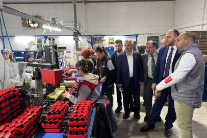 AK PARTİLİ HEYET İŞ İNSANLARIYLA BİR ARAYA GELDİ