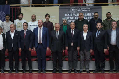 AK Parti Spor Kulüplerine Destek Oluyor