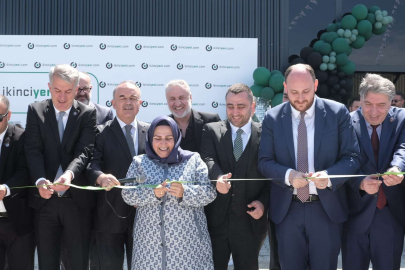 OTOMOBİL SATIŞ FİRMASININ AÇILIŞIN'DA SİYASİ İSİMLER RÜZGARI ESTİ