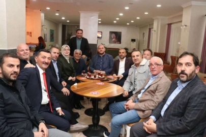 AK Parti teşkilatı düzenlenen yemekte bir araya geldi