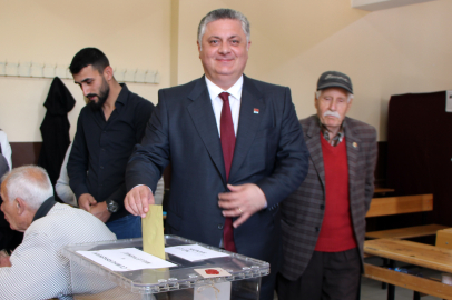 CHP Yalova 2. sıra milletvekili adayı Mehmet Gürel oyunu kullandı