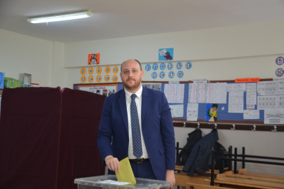 MİLLETVEKİLİ BÜYÜKGÜMÜŞ, OYUNU ÇINARCIK’TA KUTLADI