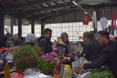 Tokat çifti annelerin gününü kutladı