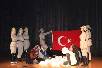 Gençler sahneyi salladı