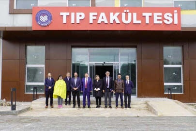 TIP FAKÜLTESİ TABELASI ASILDI