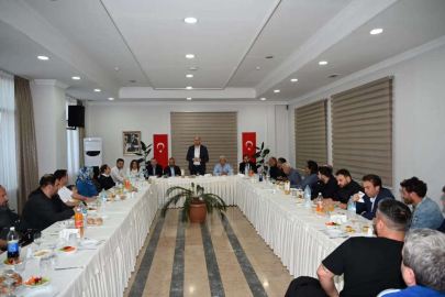 AK PARTİ YALOVA, BERBER ESNAFI İLE BİR ARAYA GELDİ