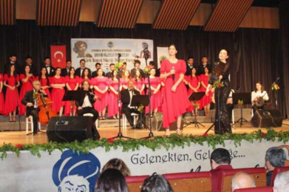 Numan Soyer, Konserde Öğrencileri Yalnız Bırakmadı