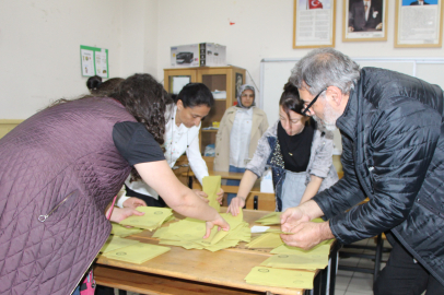 İlçelerde kardeş payı oldu