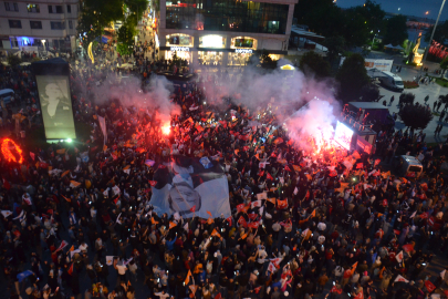 YALOVA CUMHURBAŞKANI ERDOĞAN’IN ZAFERİNİ COŞKUYLA KUTLADI