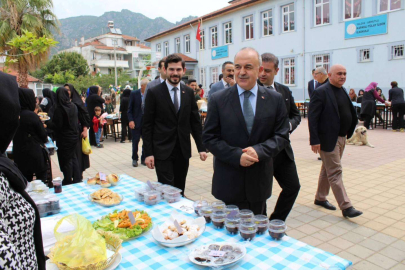 Vali Erol, Armutlu’da okul kermesine katıldı