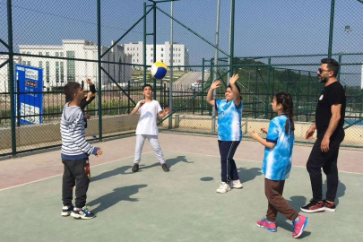 Depremzede çocuklara moral sporu