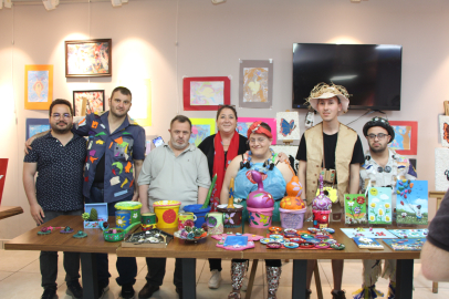 Anne ve Çocuk Karma Resim Sergisi, Engelsiz Kafe’de açıldı