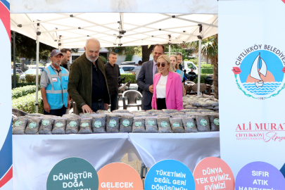 BAŞKAN SİLPAGAR’DAN ÇEVRE HAFTASI’NDA ORGANİK TOPRAK HEDİYESİ