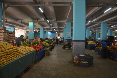 PAZARDA İŞLER KESAT