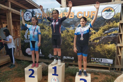 Bisikletçiler İzmir’den madalya ile döndü