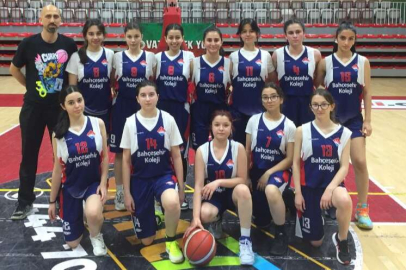 BAHÇEŞEHİR KOLEJİ YALOVA, ŞAMPİYONAYA MAÇINA YÜKSELDİ