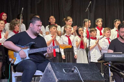 TÜRKÜ TÜRKÜ TÜRKİYE'M KONSERİ YALOVA'DA BÜYÜK BEĞENİ TOPLADI