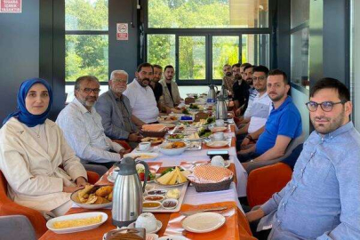 AK PARTİ HEYETİ KAHVALTIDA BULUŞTU