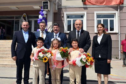 ÖĞRENCİLERİN KARNELERİNİ EROL VE TUTUK VERDİ