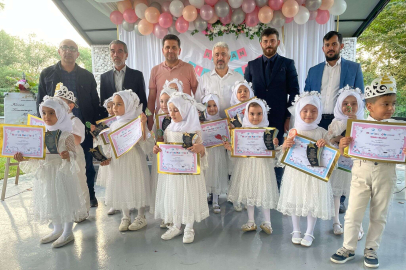 KURAN KURSU ÖĞRENCİLERİ KARNE HEYECANI YAŞADI