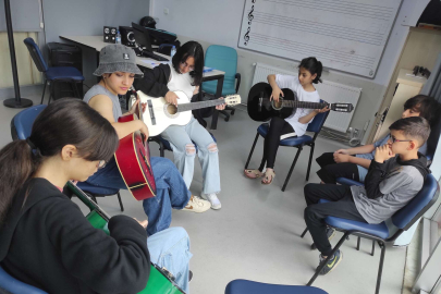 Yalova Çiftlikköy gençlik merkezi'nde yaz dönemi gitar kursları başladı