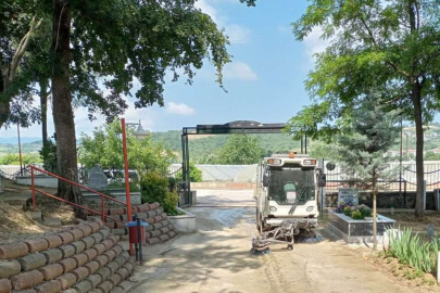 Kadıköy'deki mezarlıklar hummalı bir çalışma ile temizleniyor