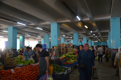 Yalova kapalı pazaryeri bayram öncesi yoğunluk yaşıyor
