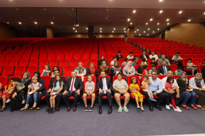 Ak parti heyeti, depremzedelerle bir araya geldi ve Kurban Bayramı’nı kutladı