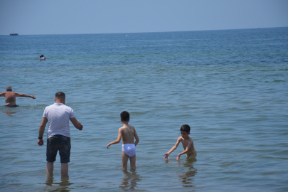 Vatandaşlar denizin keyfini çıkarmaya başladı