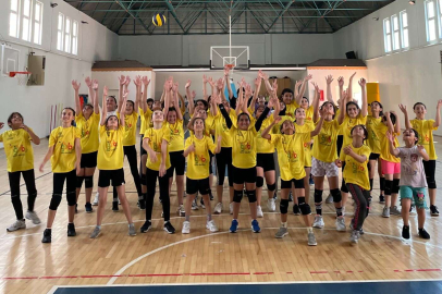 Yalova yaz spor okulları'nda voleybol antrenmanları devam ediyor