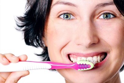 Dişlerde Sigara Lekesi Nasıl Çıkar?