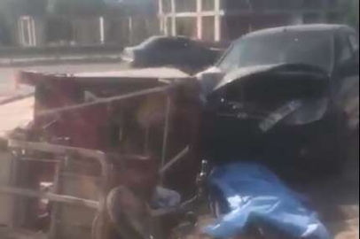 Otomobil motosiklete çarptı