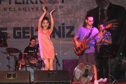 Çiftlikköy’de Gençlik Festivali Azra'nın sahnesiyle sona erdi