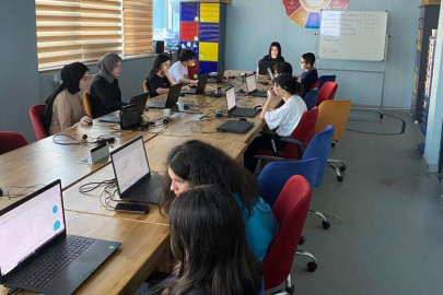 Yalova Gençlik Merkezi’nden gençlere grafik tasarım eğitimi