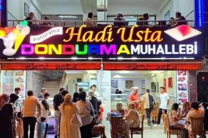 Hadi Usta Dondurmacısı Yarım Asırlık Tecrübesi ile Misafirlerini Ağırlıyor