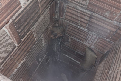 Çiftlikköy’deki binanın havalandırma boşluğunda yangın