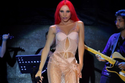 Gülşen'den gündemi sallayan poz