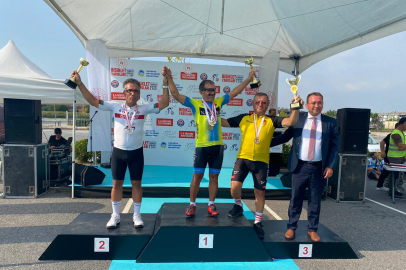 Yalovalı bisikletçiler Sakarya’dan kupa ile döndü