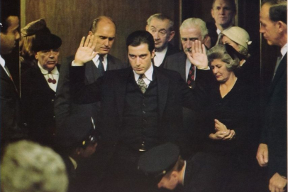 Dostlarını yakın tut, düşmanlarını daha yakın sözü hangi filmde hangi karakterden duyulur?