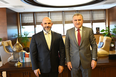 Yalovalı Türkiye Vücut Geliştirme Fitness ve Bilek Güreşi Federasyonu Başkan Vekili Koray  Girgin, Bakan Bak’ı ziyaret etti