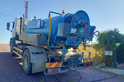 Yalova Kadıköy Belediyesi kanalizasyon hattı arızalarını gidermeye devam ediyor