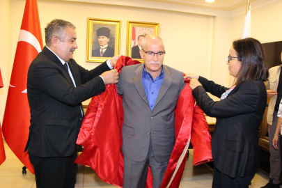 Yalova’da Yılın Ahisine cübbe giydirildi… Yalova’da yılın ahisi kim oldu? Yalova’da yılın ahisi ne iş yapıyor?