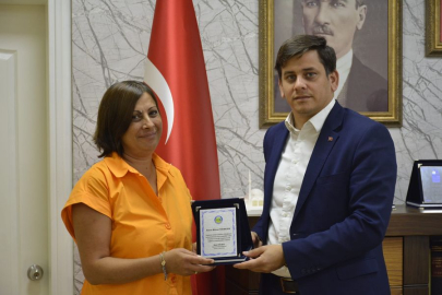 Yalova İl Özel İdaresi emekliye ayrılan personellere plaket takdim etti