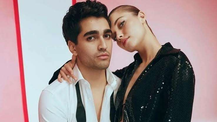 Afra Saraçoğlu Mert Raman Demir  1