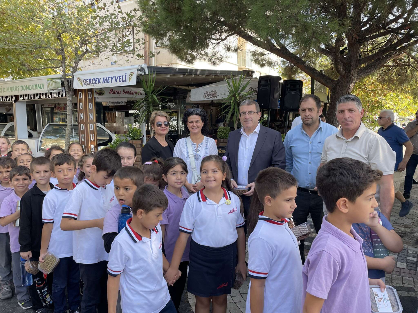 Armutlu'da dünya hayvanları koruma günü kutlandı