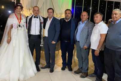 Yalova Subaşı Belediye Başkanı Turan Canbay düğün merasiminde dostlarıyla bir araya geldi